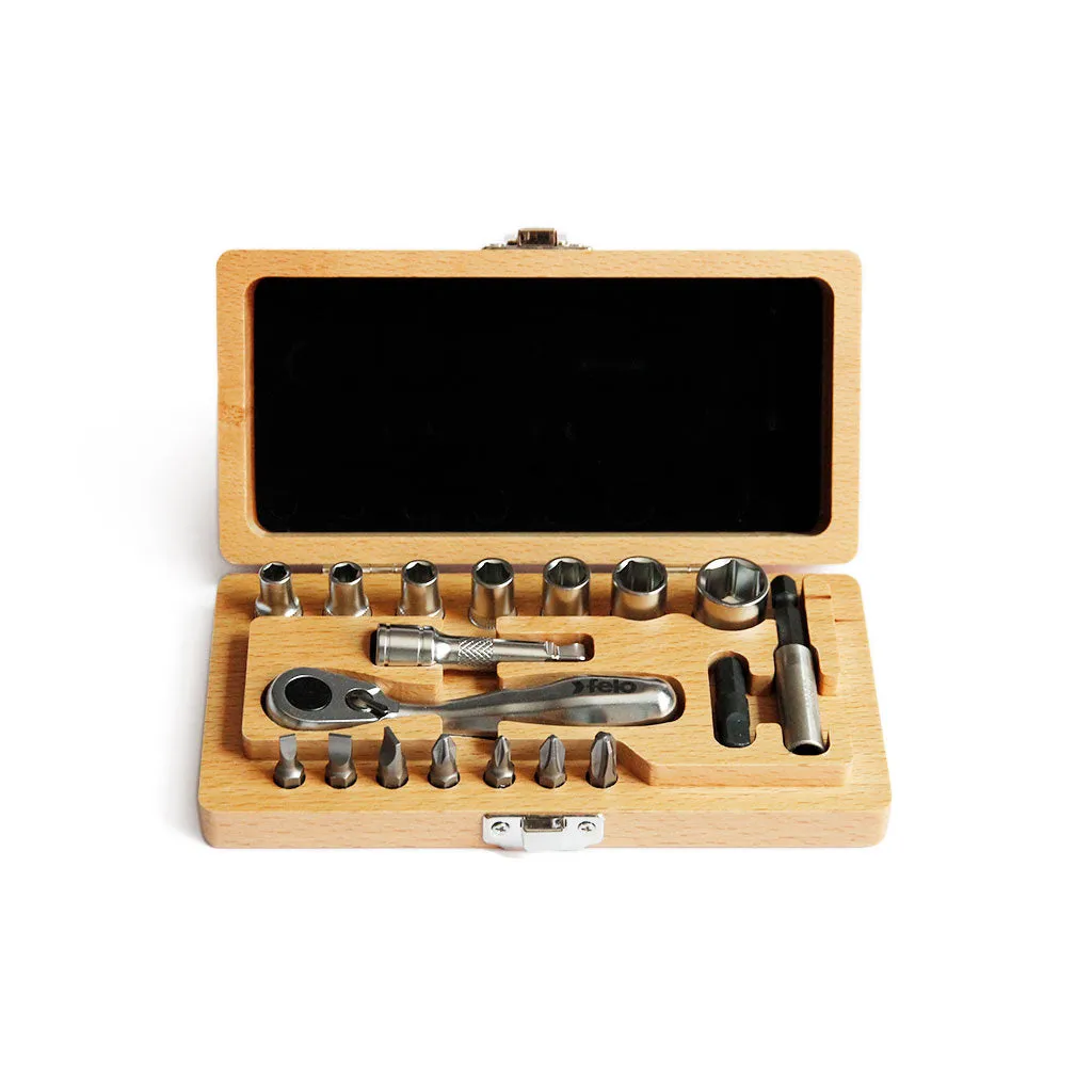 18 Piece Bit & Socket   Ratchet Set