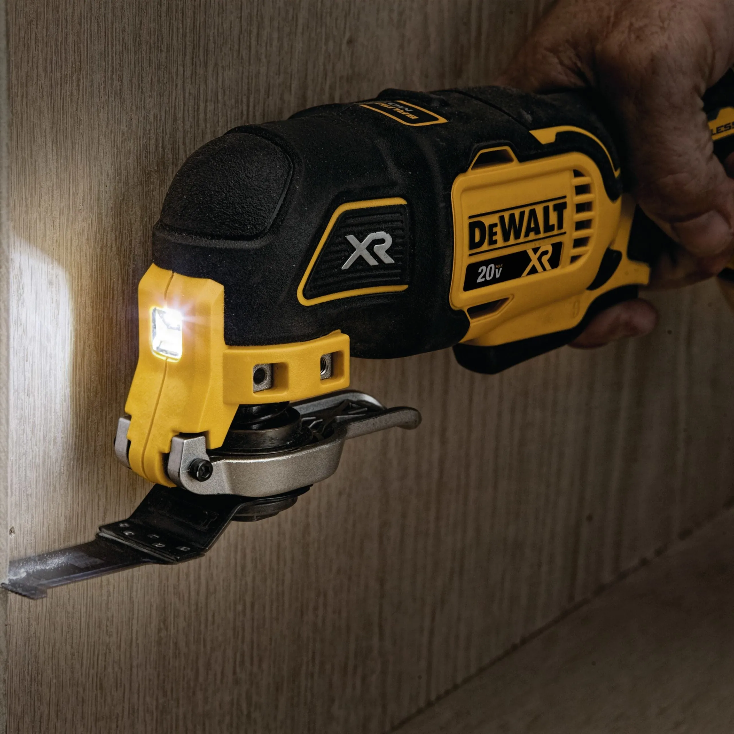 DeWALT 20V DCS356D1 MAX XR Brushless Cordless 3-Speed Oscillating Multi-Tool Kit