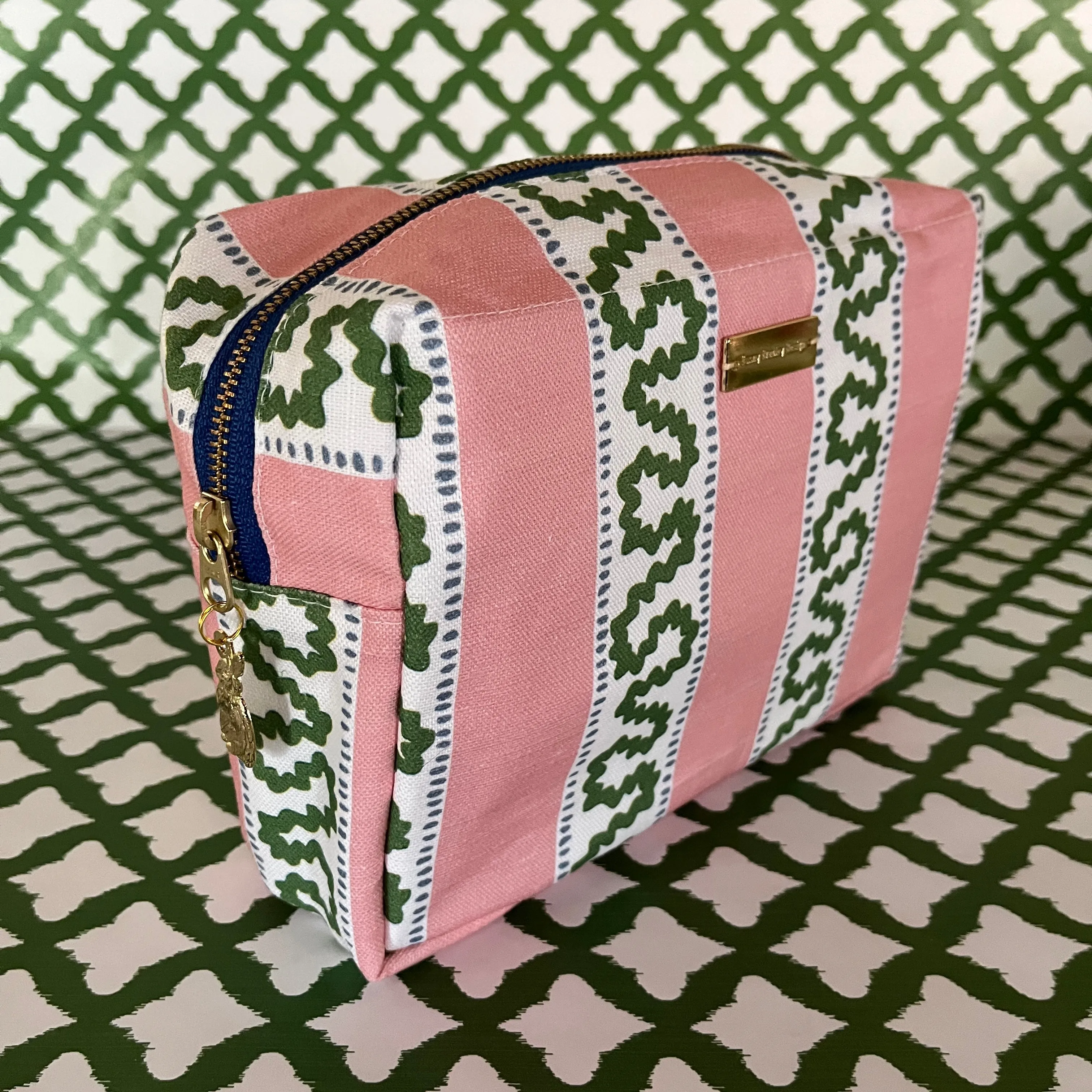 Medium Harbor Trail Bahama Pink Toiletries Bag