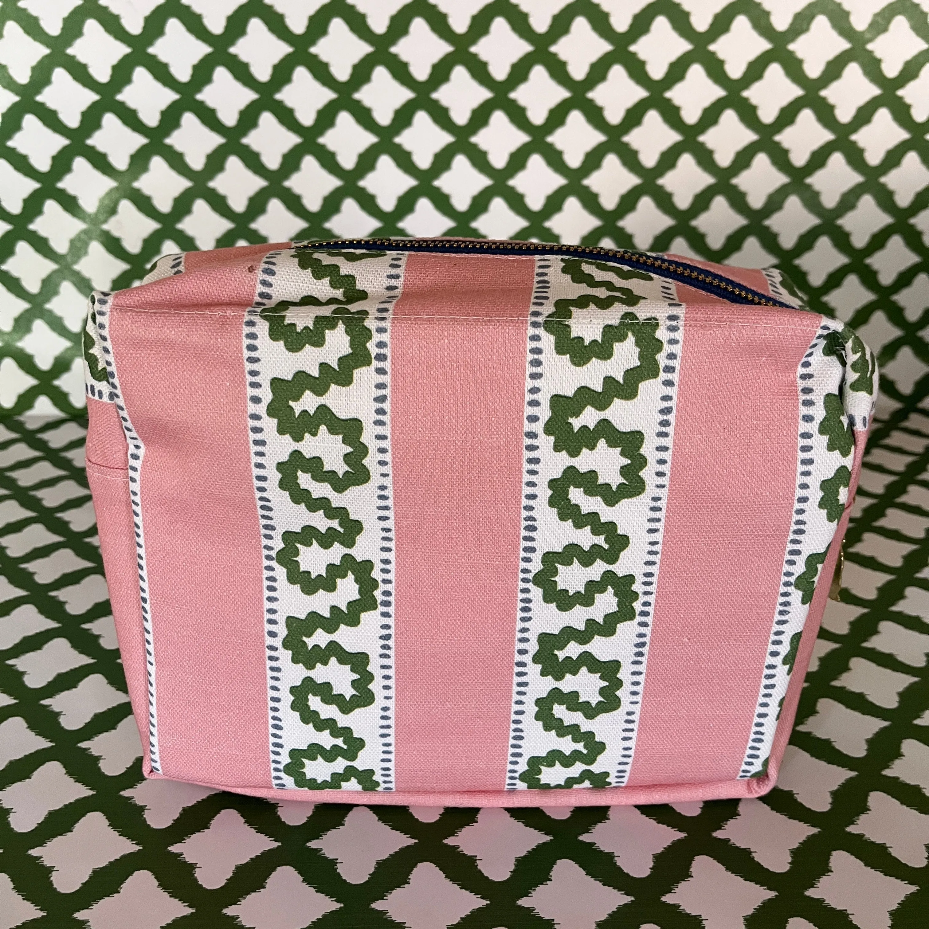 Medium Harbor Trail Bahama Pink Toiletries Bag