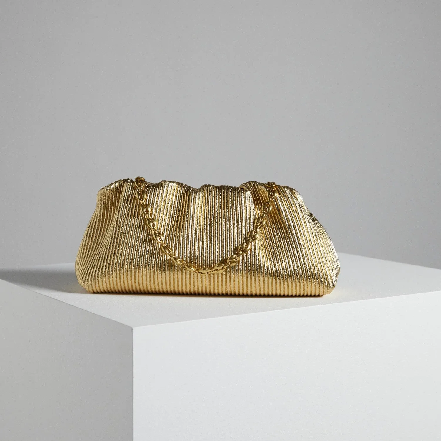 Roll 20 Corrugated Gold Clutch