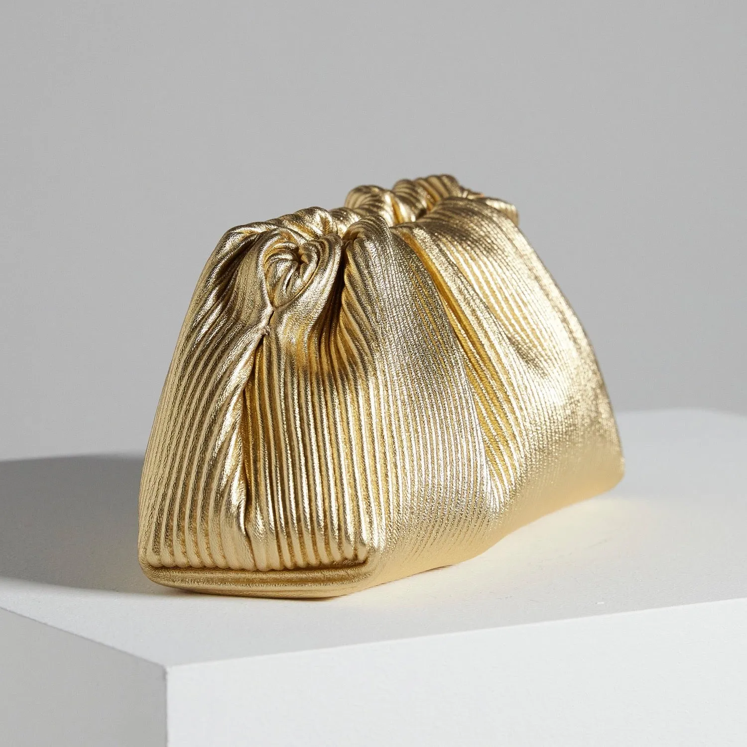 Roll 20 Corrugated Gold Clutch